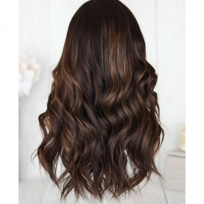 Perruque pour femme cheveux longs look réel et naturels bruns foncés 3